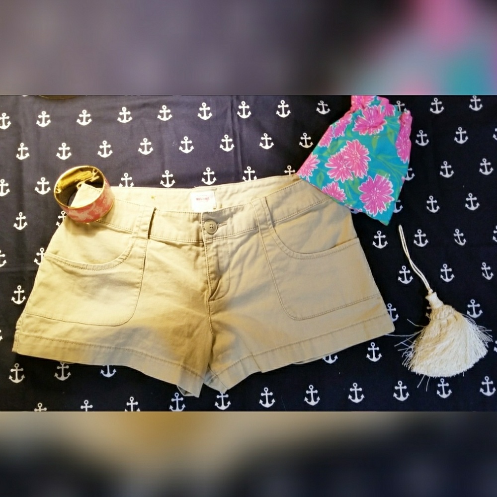 EUC Mossimo khaki shorts. Like new!